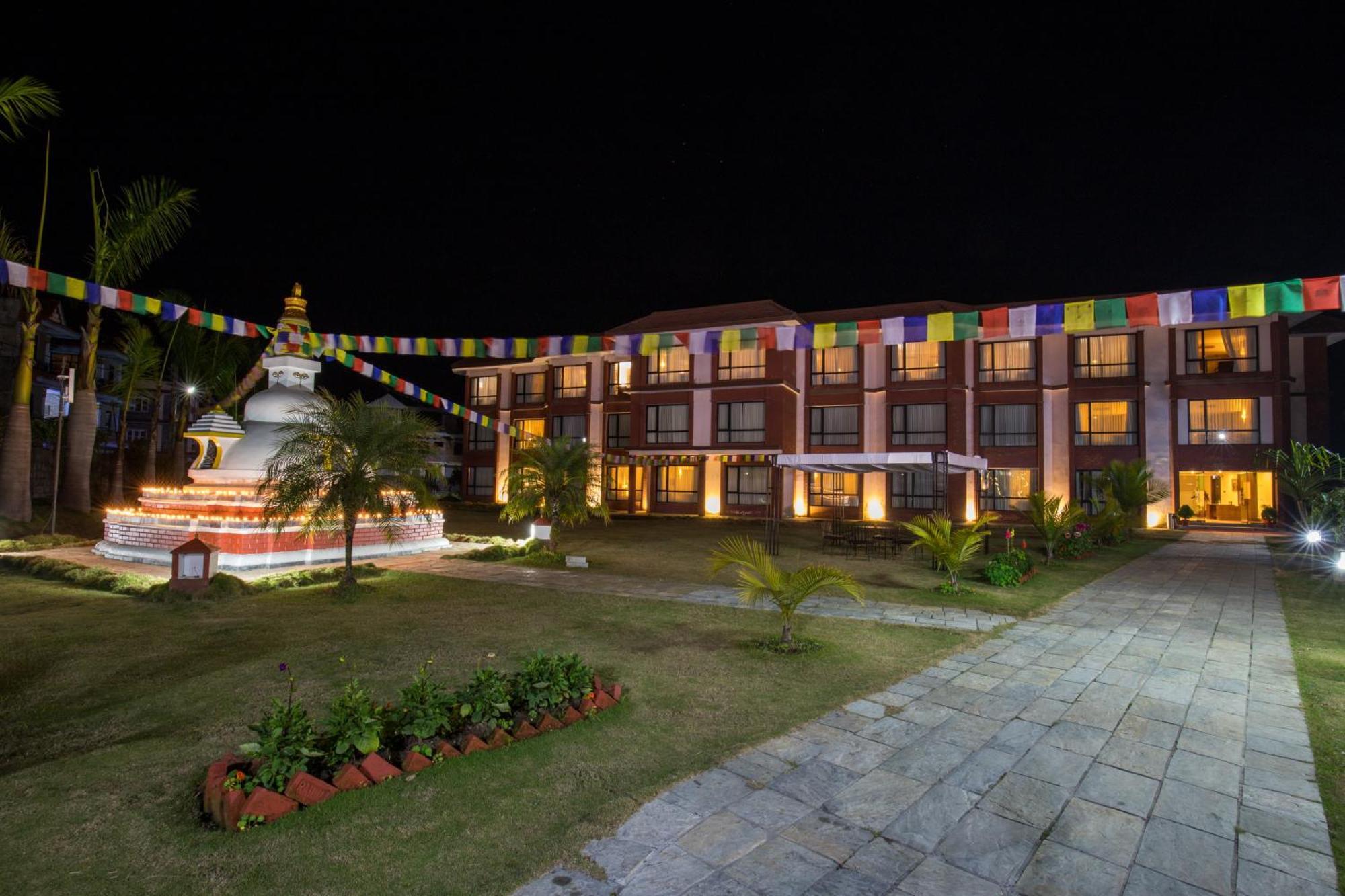 Hotel Pokhara Grande Екстер'єр фото